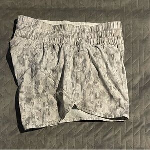Lululemon lined running‎ shorts womens size 4 EUC